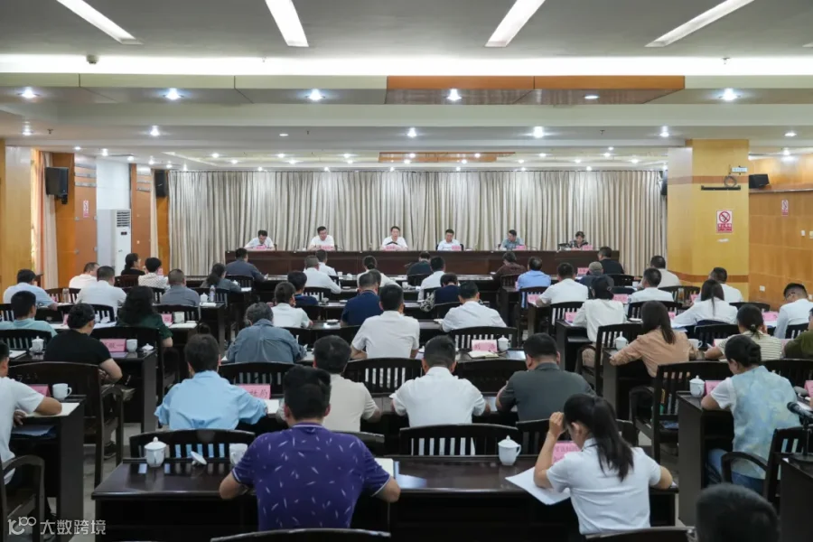 图3、座谈会现场.jpg