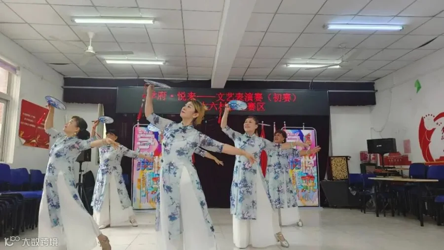 图片包含 室内, 天花板, 桌子, 男人

AI 生成的内容可能不正确。