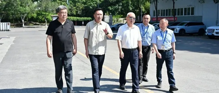 中国重机协会执行会长景晓波一行莅临东方物流板仓基地考察调研