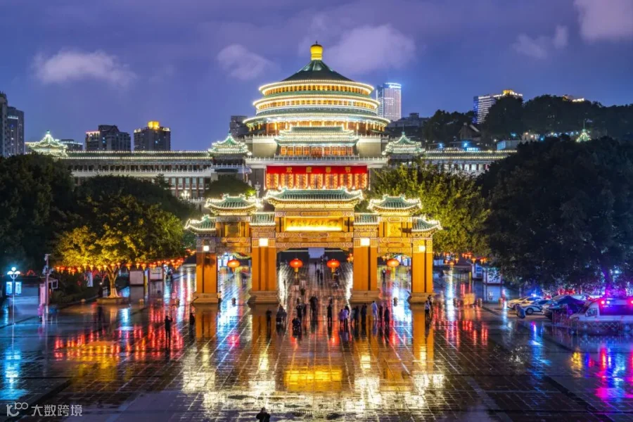 《人民大礼堂的新年夜晚》组照+唐安冰+13320358412+2024.2.18（拍摄于重庆渝中区人民大礼堂+雾冬渝中7.jpg