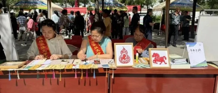 走进基层送文创 寄语学子赴前程！准旗文联“崇德尚艺”文艺志愿服务队走进龙口镇