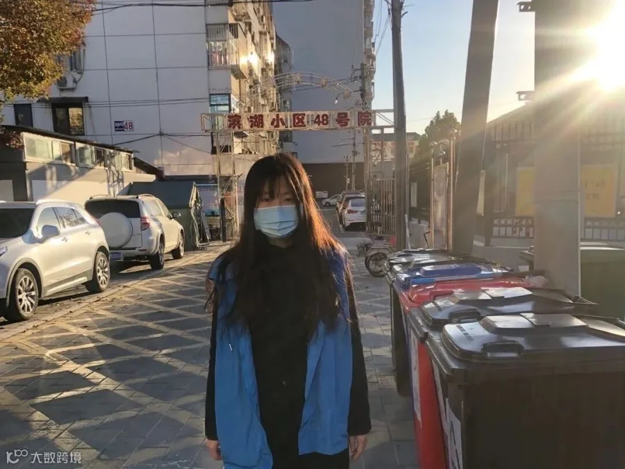 科委团员参与桶前值守2.jpg