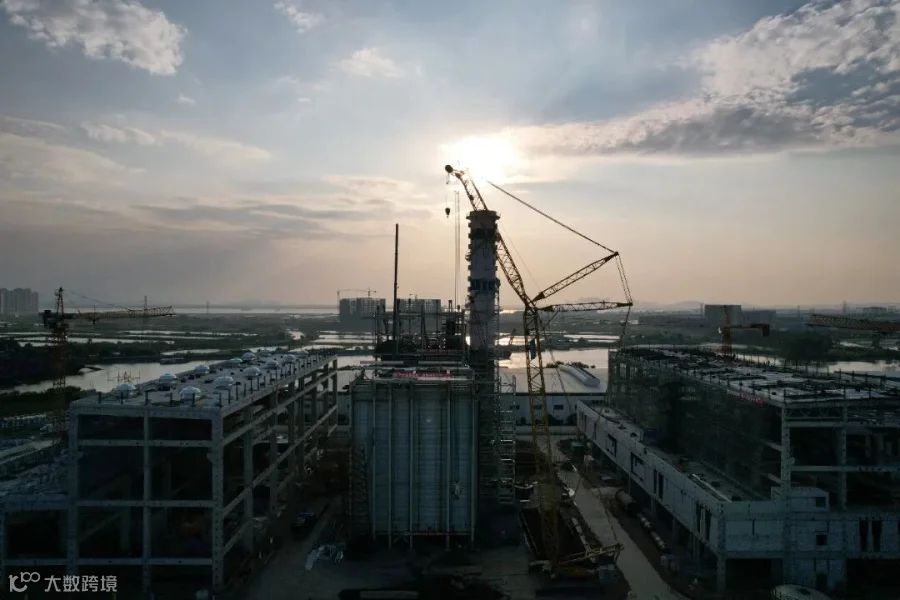 1主厂房450t履带吊施工作业.jpg