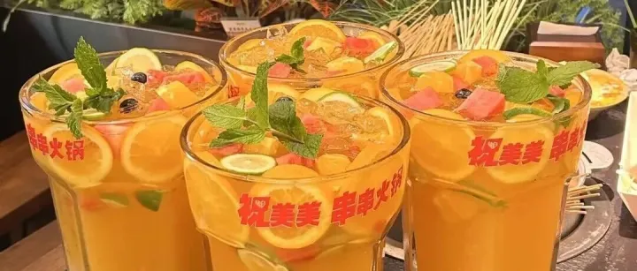 聚餐饮品新风口！超大水果桶凭什么刷屏出圈？
