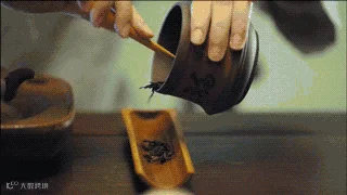 1479811533218060194.gif