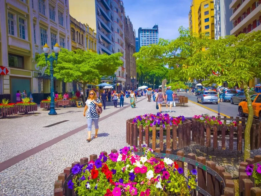 Rua das Flores em Curitiba: conheça a atração | Blog HCC Hotels