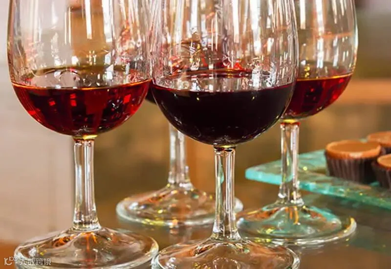 How To Drink Port Wine (Essential Tips, Delicious Food Pairings)