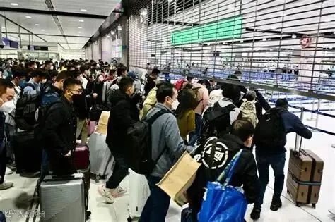 香港与内地“通关”！铺就“回家的路”_港台来信_澎湃新闻-The Paper