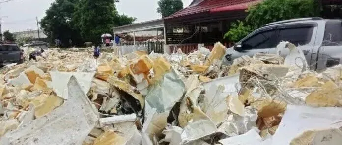 暴雨冲垮工厂围墙！泡沫废料涌进小区，43名中泰缅工人被查
