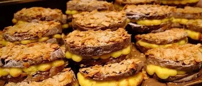 烘焙一年关掉超8万家，桃李鲍师傅们被迫“开餐厅”