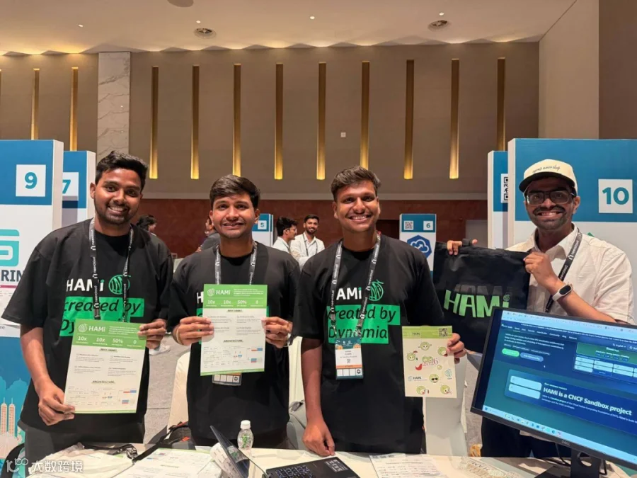 HAMi 社区贡献者在 KubeCon India Project Pavilion 展台