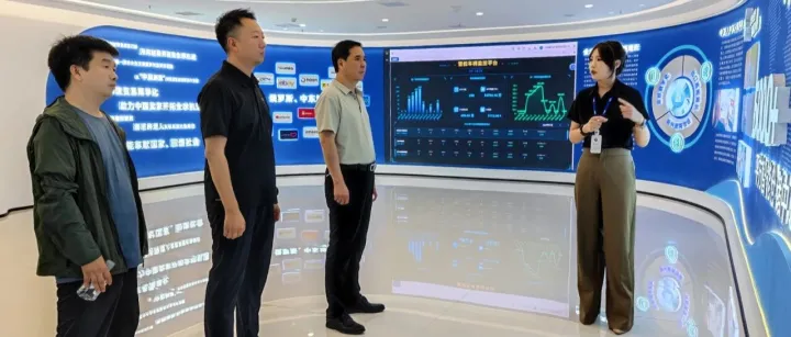 新乡职业技术学院走进河南娜塔跨境电商有限公司参观学习