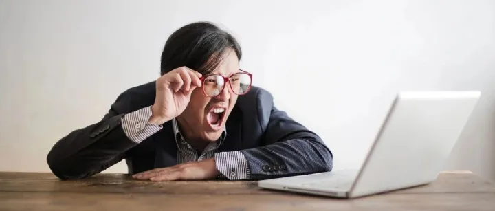 又一大货代突发暴雷！1.7万件货物被扣，欠款300万元