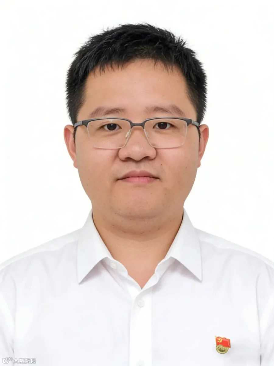 覃炳彰.jpg