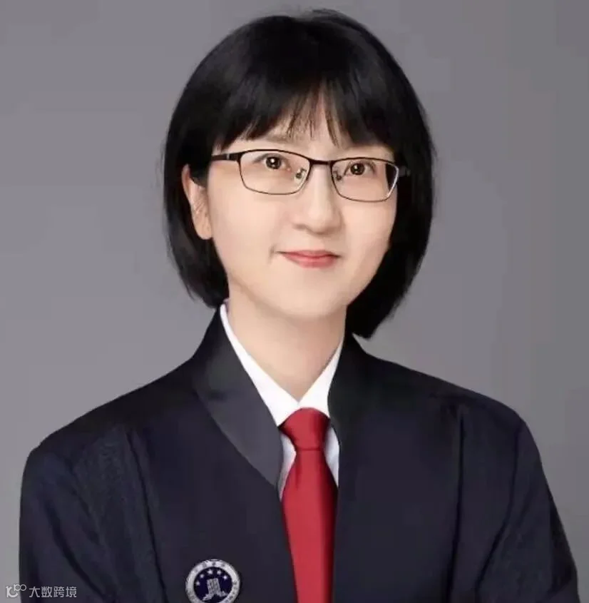 杨吉律师照片1.jpg