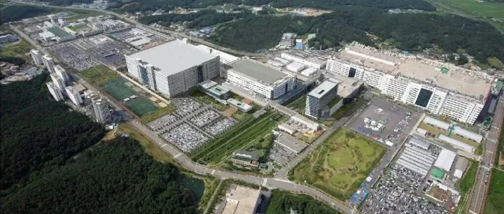 50亿元加码OLED！面板厂启动6代OLED TFT 设备采购审议