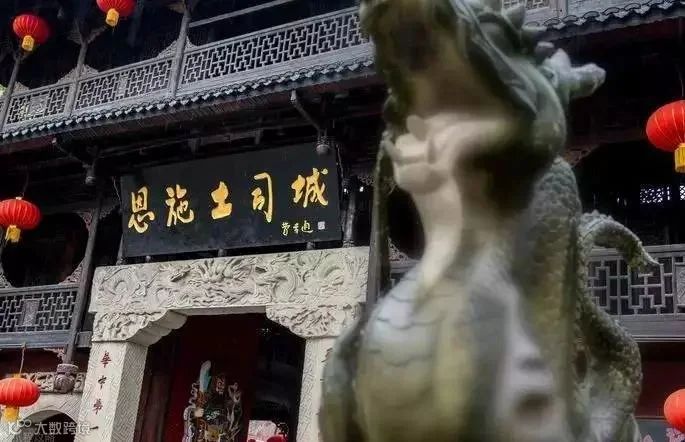https://image.ipaiban.com/upload-ueditor-image-20180511-1526043073695090047.jpg 图片