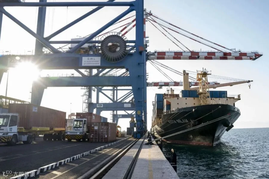 东非航线：吉布提港（Port of Djibouti）的散杂货与基建物资码头. 来源：Bloomberg / Bloomberg via Getty Images
