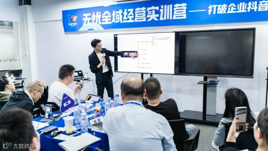 白先生在企业开展AI经营实训