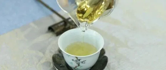如何甄别普洱茶中掺入的烘青原料？