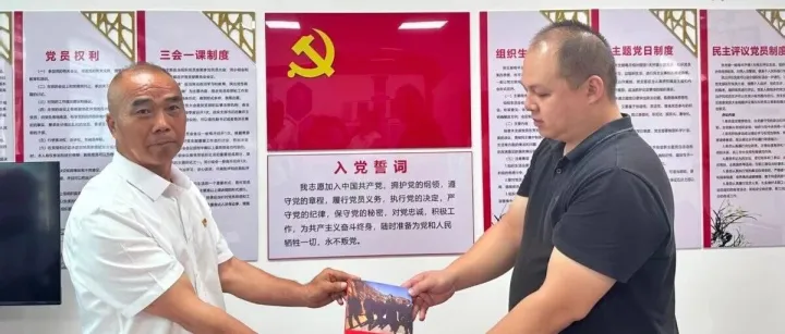 致敬老党员·薪火永相传——资产运营中心党支部开展七月主题党日活动