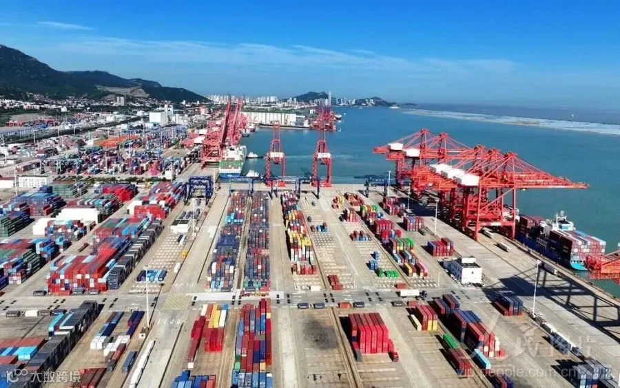2025年上半年我国货物贸易进出口21.79万亿元-人民图片网