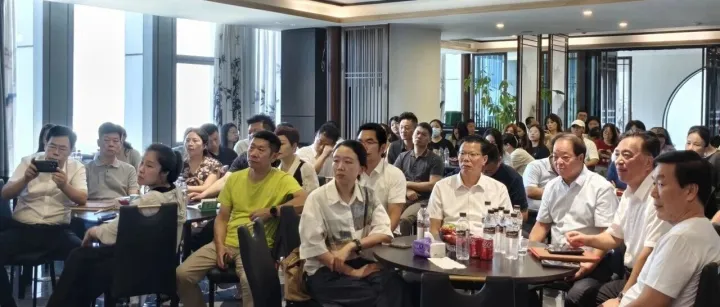 国际海运船东协会携手平潭多家政企金融单位举办“企话岚图”跨境便利化专题茶叙会
