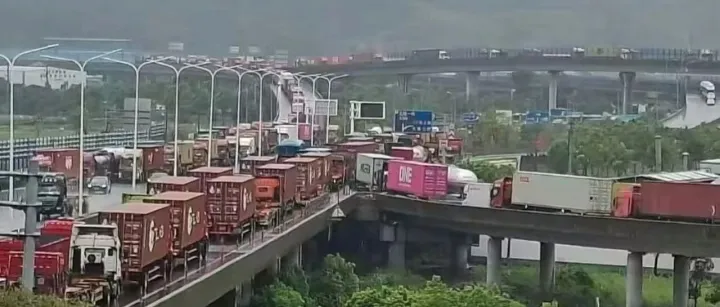 华东码头延误、甩柜情况严重！三台风已导致超240万TEU运力延误…