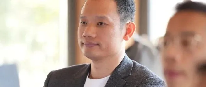 这个山东外贸老板用 Accio Work，把一个人的经验训练成了多店矩阵，7天成交200万
