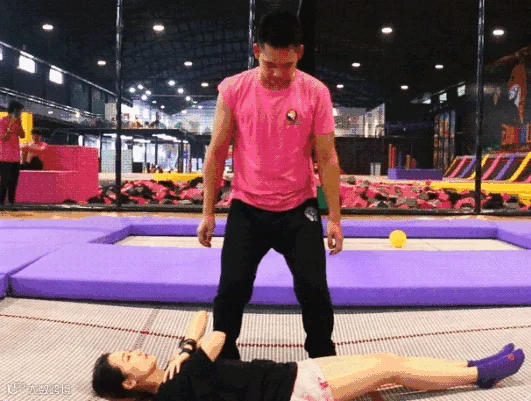 公主抱1.gif
