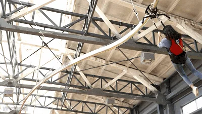 高空滑轨.gif