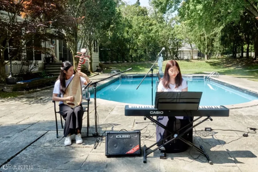 A group of women playing instruments near a pool

AI-generated content may be incorrect.