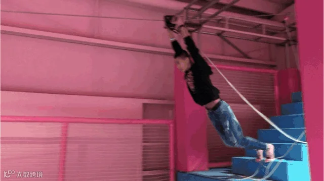 空中滑索7.gif