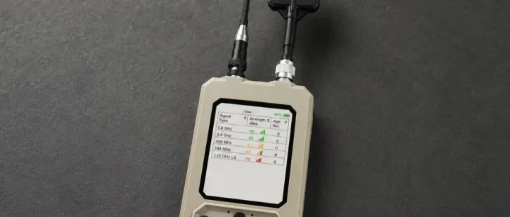 美陆军签 9900 万合同采购 MOTH 手持频谱仪：5 MHz–6 GHz 也能揪出无人机链路