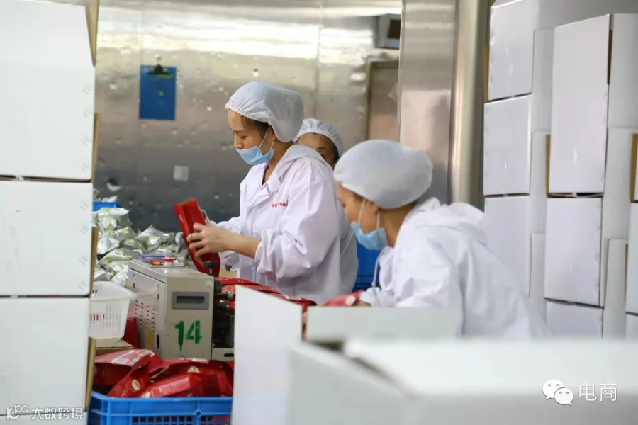 对比与去年,百草味从去年的4个仓扩展到了今年的9个仓,面积都在5000平米以上.jpg