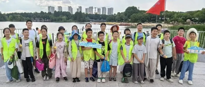 桨板逐浪<em>黄山</em>湖，博物馆里走出的水乡课堂