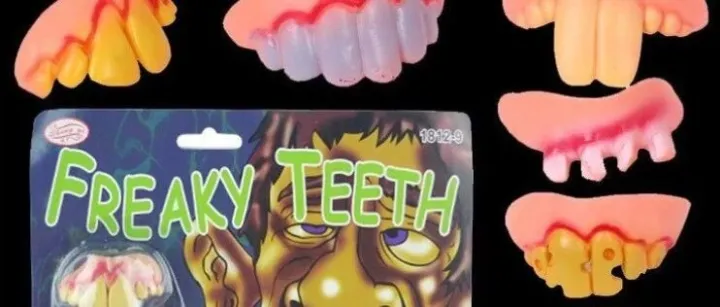 一副搞怪假牙背后的越南情绪消费生意
