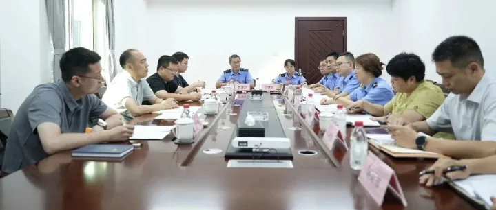 国铁集团调研组深入重庆铁路物流中心考察