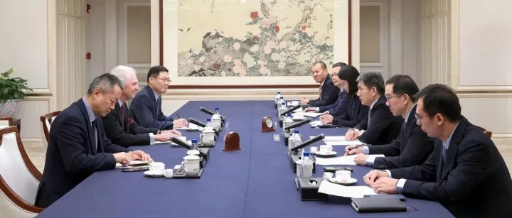 李成钢会见安德烈·德马雷
