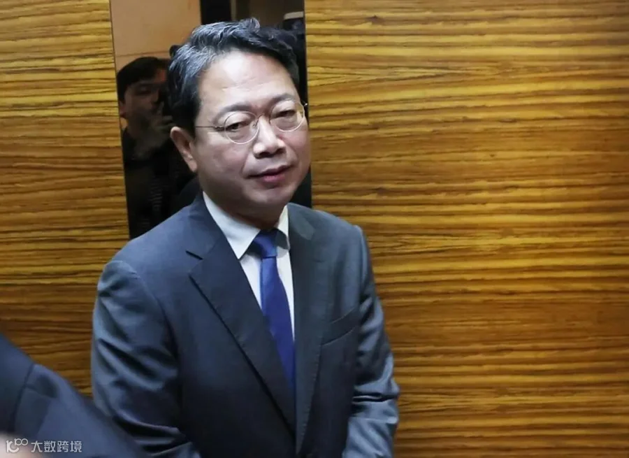 origin_굳은표정으로청문회준비사무실향하는김승원후보자.jpg