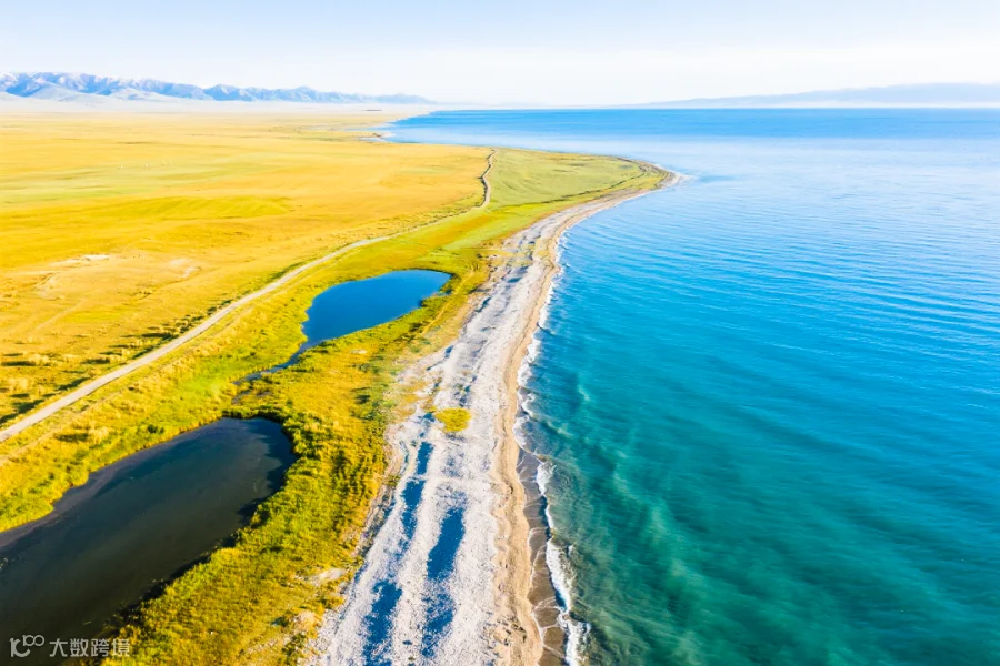 jimeng-2025-08-14-7520-青海湖实景图.png