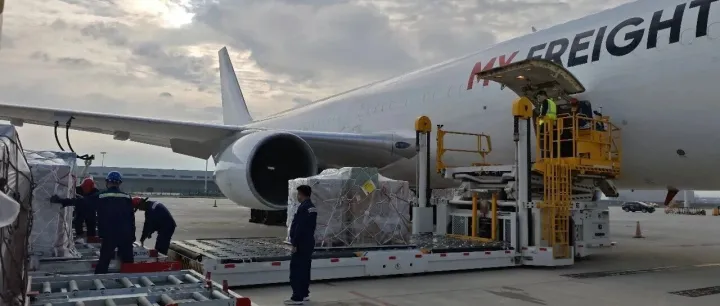 新场所 启新程——省民航物流公司首次保障B767型国际货运飞机