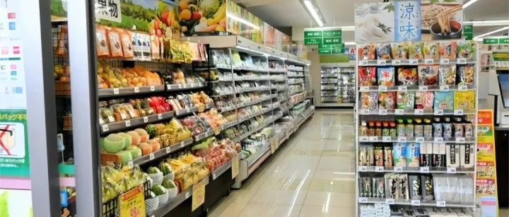 190㎡，2800个SKU，罗森开了一家“四不像”超市