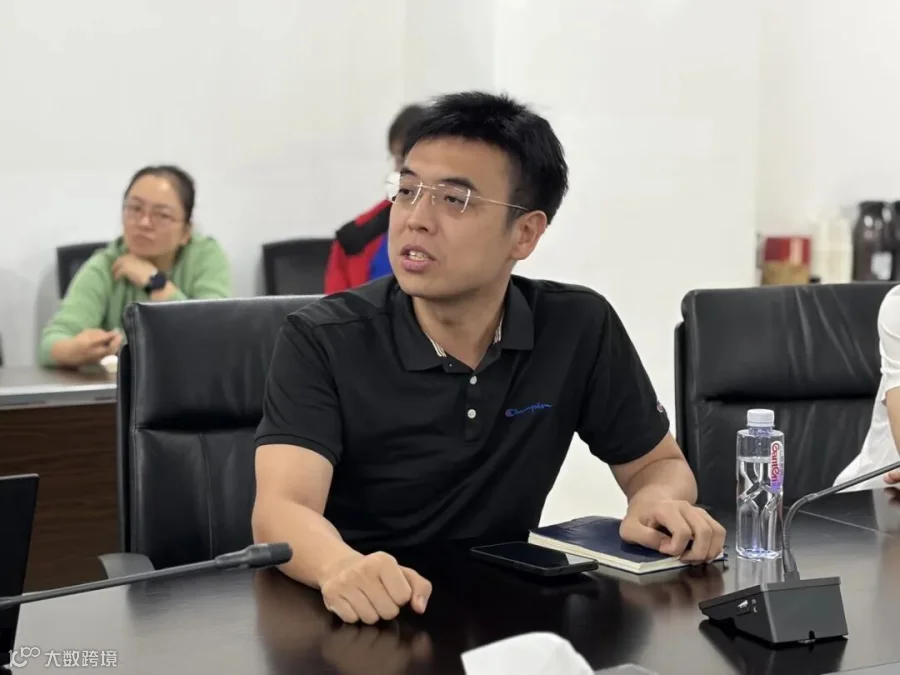 参会人员就应用问题进行交流