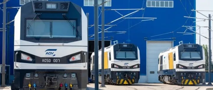 中车<em>资阳</em>7台AC50型机车交付阿塞拜疆，双方洽谈再购14台