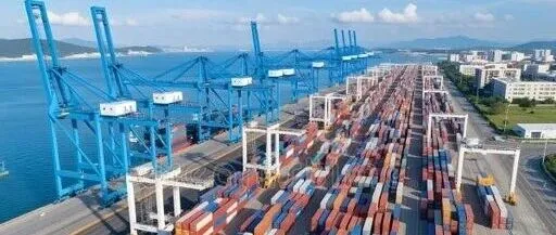 前 8 个月上海外贸同比两位数增长 AI 相关产品增逾九成占总值近四分之一