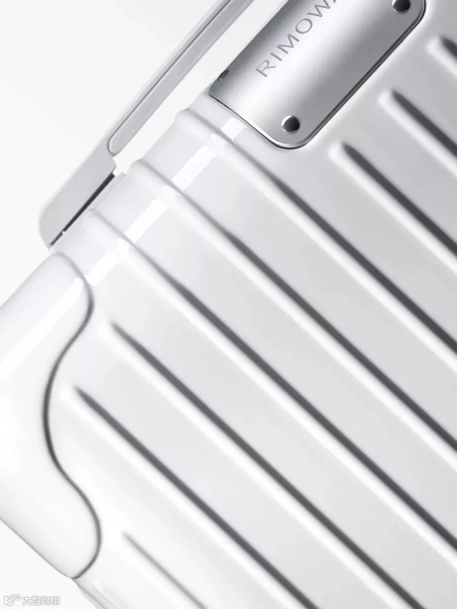 Essential in white gloss..jpg