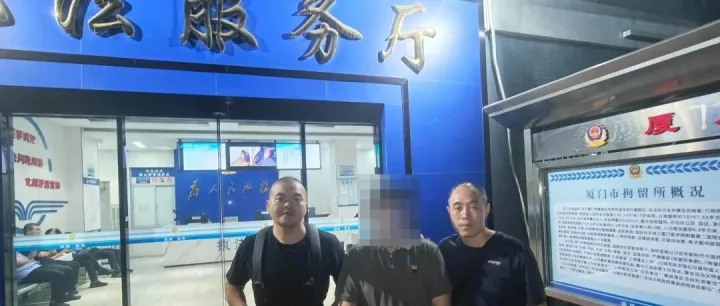 “高考估分715查分299，女孩称试卷不是自己的”，警方：网民周某借助AI工具批量生成虚假网文，已被警方依法行政拘留