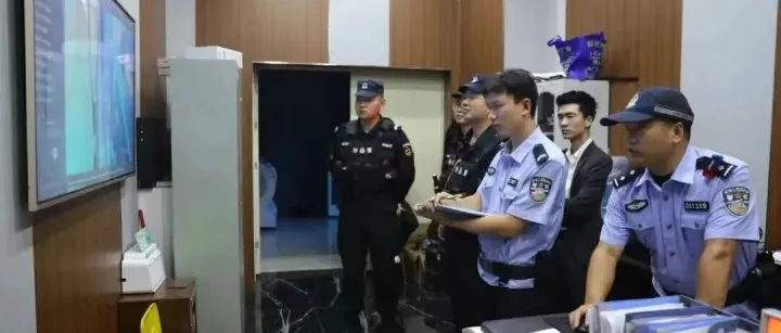 同样是游走在灰色地带的贷款中介，为啥有人被抓，有人就没事？