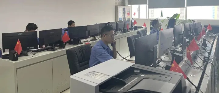 国庆·畅通 | 灯火不熄的调度台，连着远方的坚守
